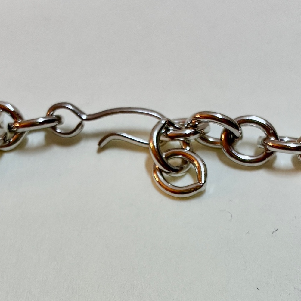 Vintage Signed “MONET” Heavy Chain-linked Necklace in a Silver Tone Setting - Picture 5 of 12